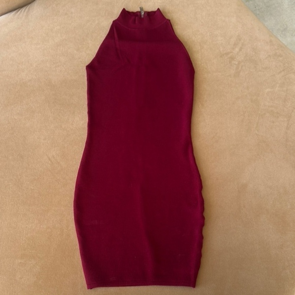 Elegant Burgundy Sleeveless Dress